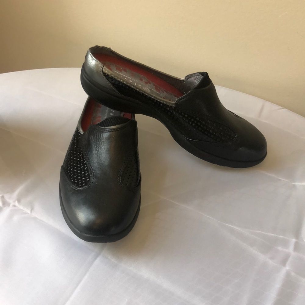 ARAVON By New Balance Women's Black Leather Slip on Shoes Mules size 6